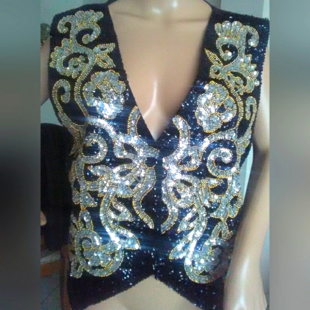 VINTAGE VEST BY BALI CHIC ONE SIZE? ADJ. BELT GOLD BLACK & SILVER BLING BLING !!